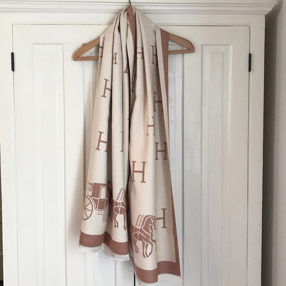 EQUESTRIAN CASHMERE SHAWL/WRAP NWOT - Picture 3 of 9